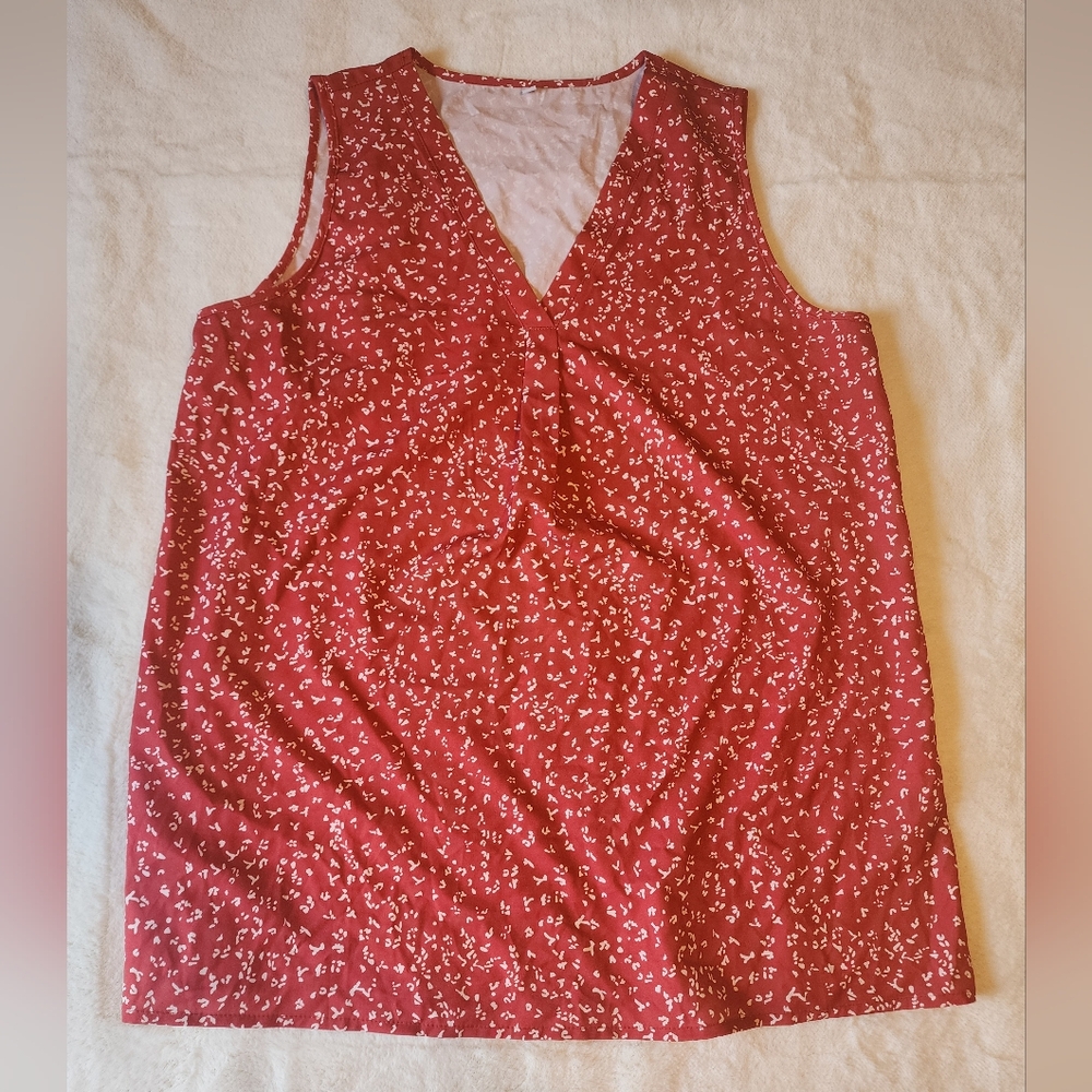 NWOT Womens Red and White Top